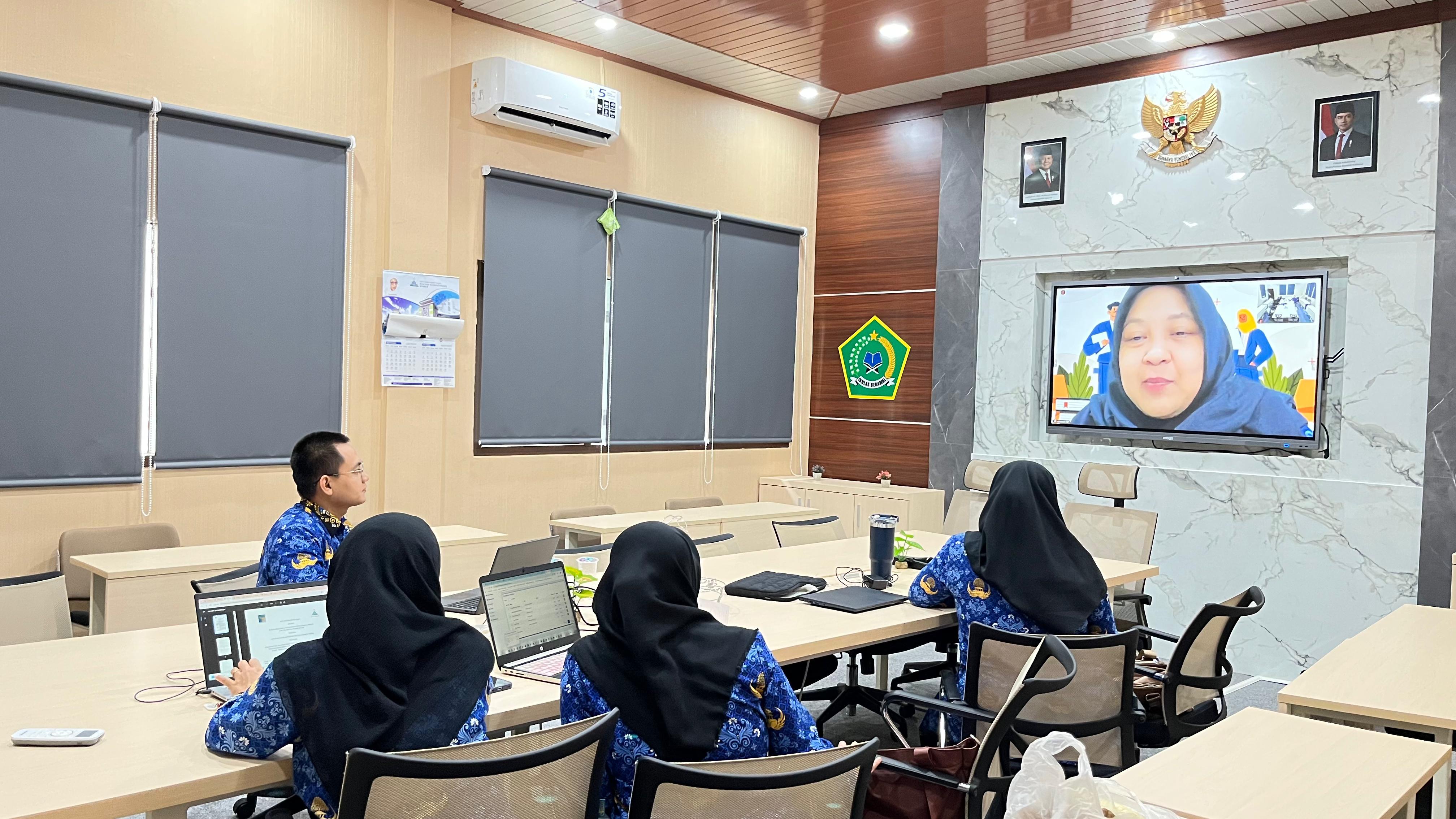 Zoom Meeting Kemenag Bahas E-Monev, Tim PPID UIN KHAS Jember Turut Serta