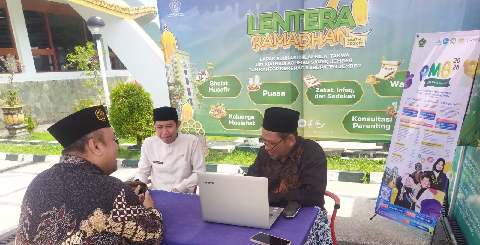 Lentera Ramadan UIN KHAS Jember: Lapak Edukasi Nilai-Nilai Takwa yang Menyala di Tengah Masyarakat